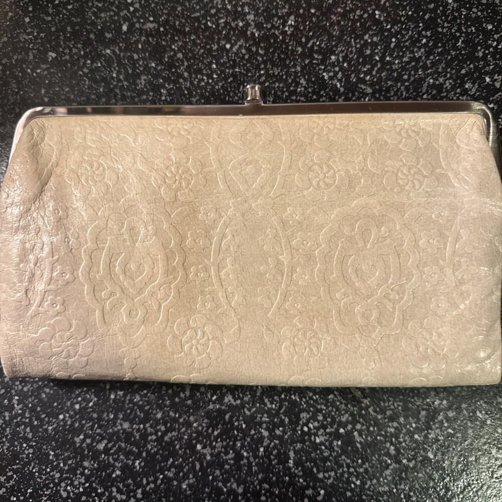 Hobo International Lauren Clutch Wallet Embossed Beige Ivory Leather Kiss Lock